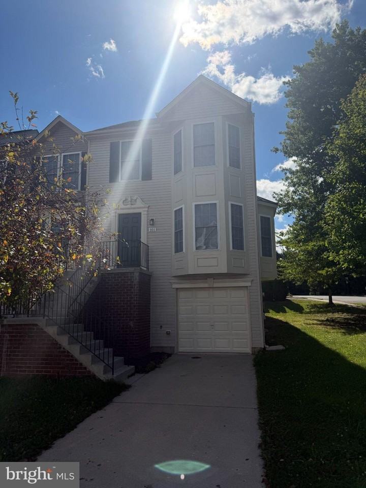 901 Mercer Dr - Photo 2 of 36