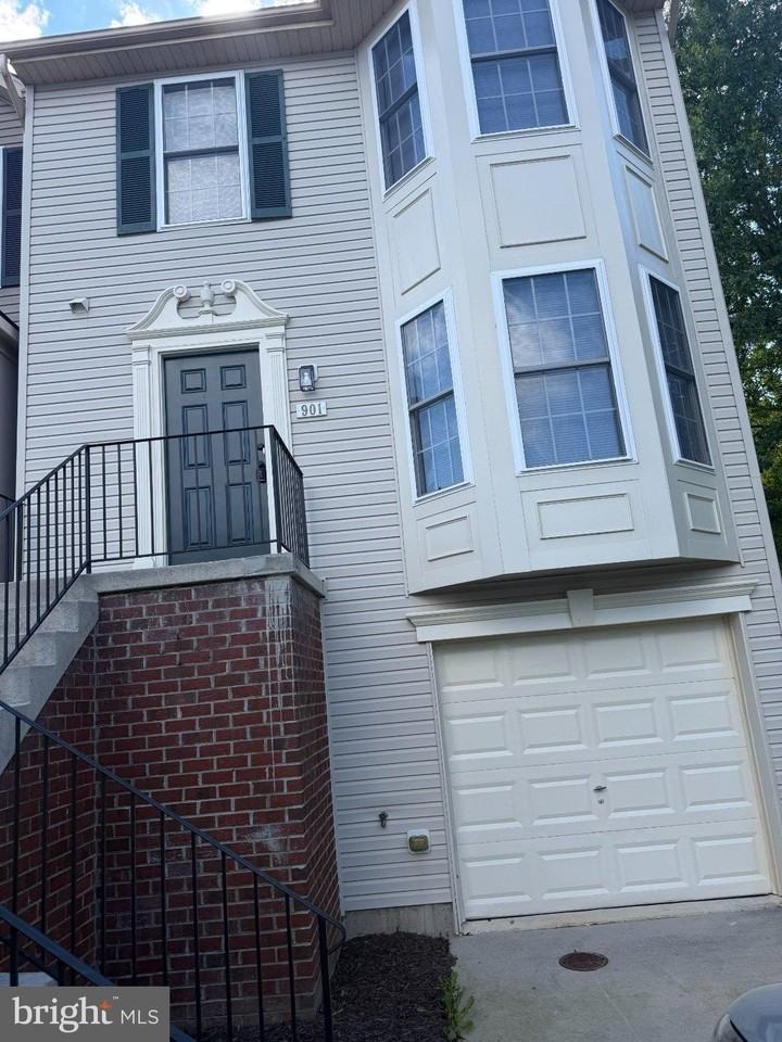901 Mercer Dr - Photo 3 of 36