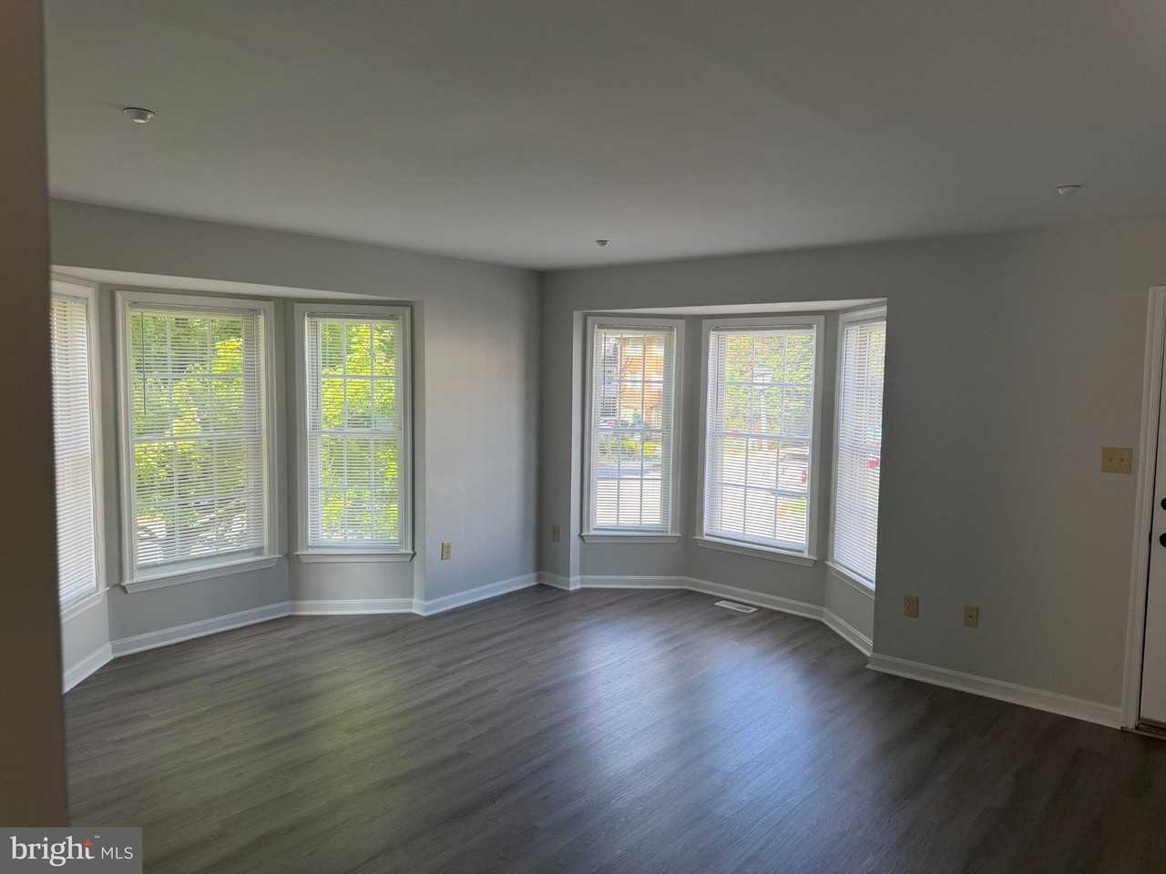 901 Mercer Dr - Photo 4 of 36