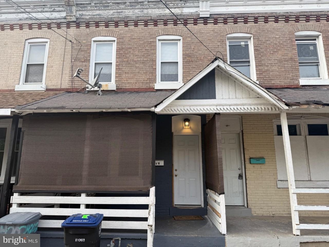 426 E 10th St - Photo 2 of 45