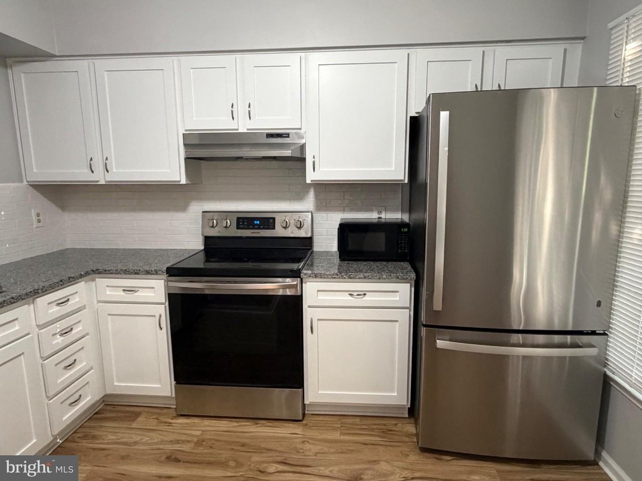 729 Acorn Ct - Photo 5 of 35