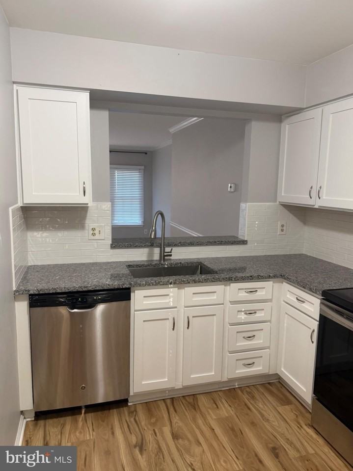 729 Acorn Ct - Photo 6 of 35