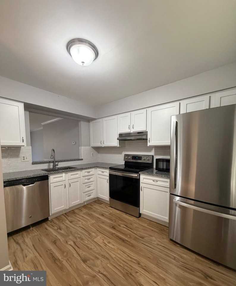 729 Acorn Ct - Photo 7 of 35