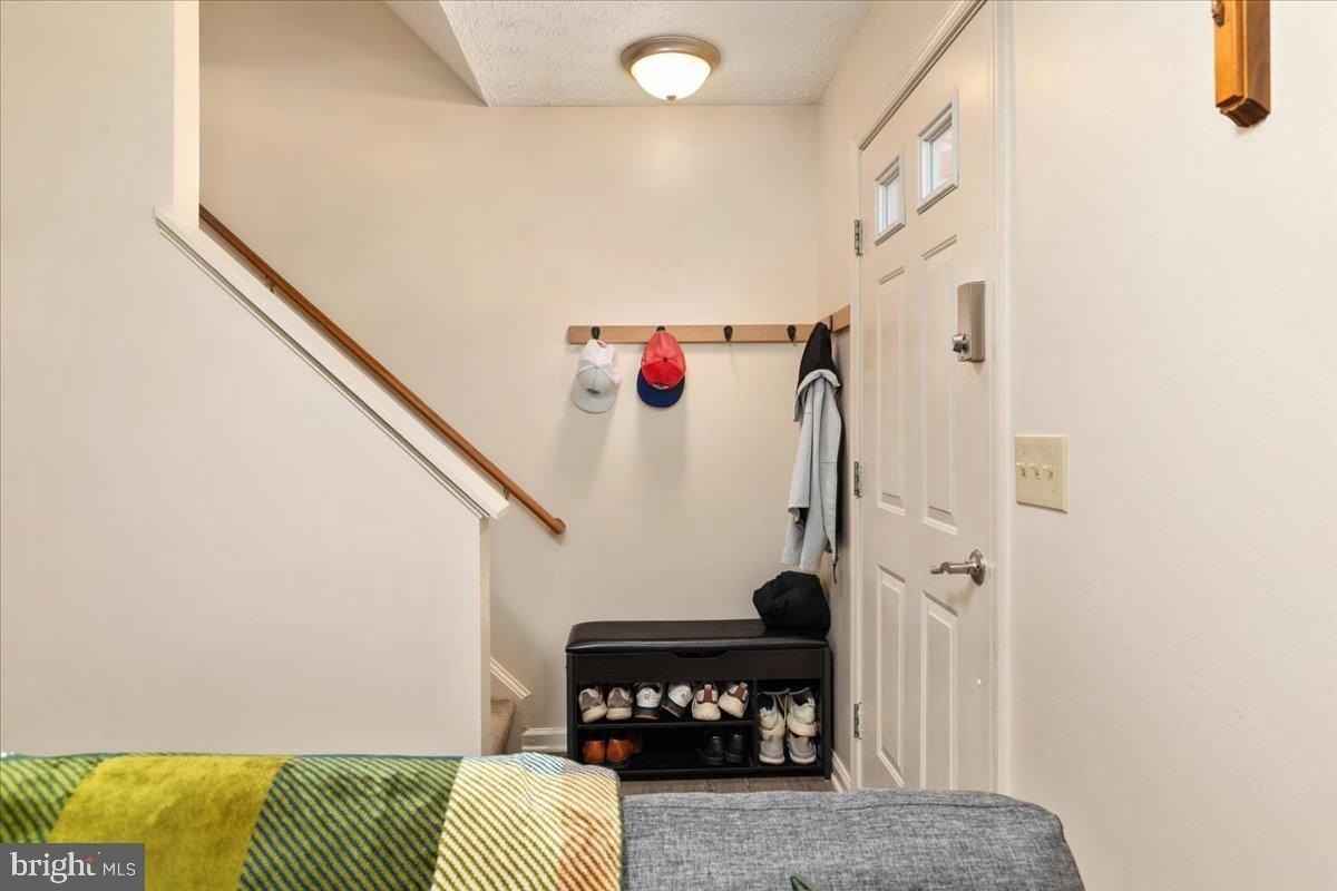 303 Sutton Ct - Photo 6 of 20