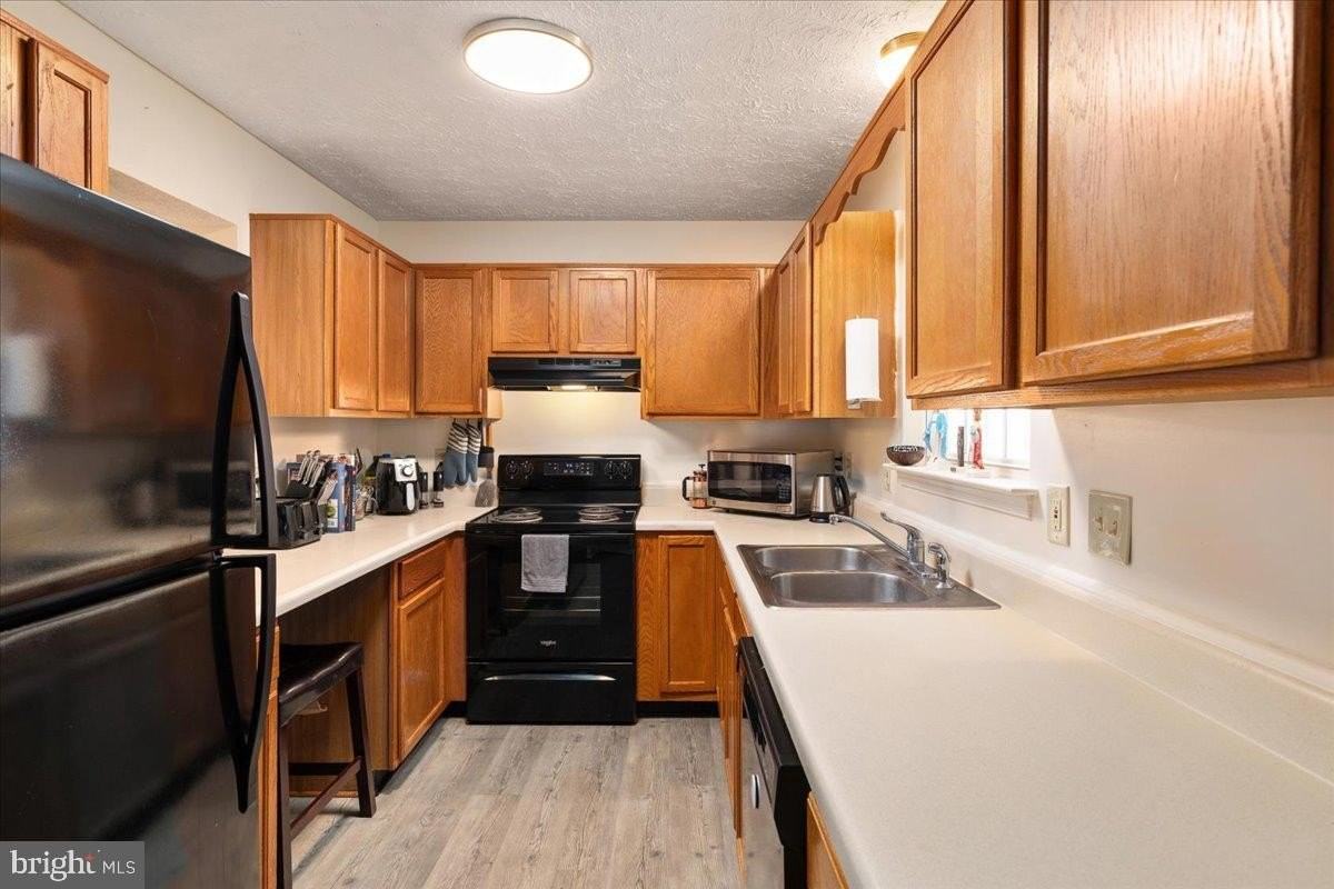 303 Sutton Ct - Photo 7 of 20
