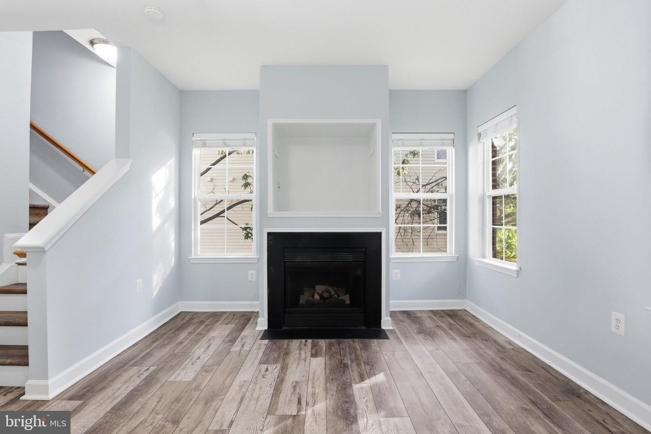 42461 Rockrose Sq - Photo 4 of 29