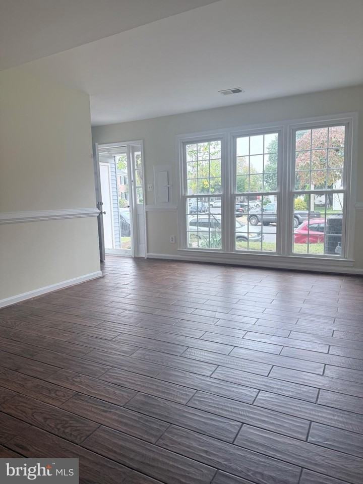 10423 Copeland Dr - Photo 3 of 26