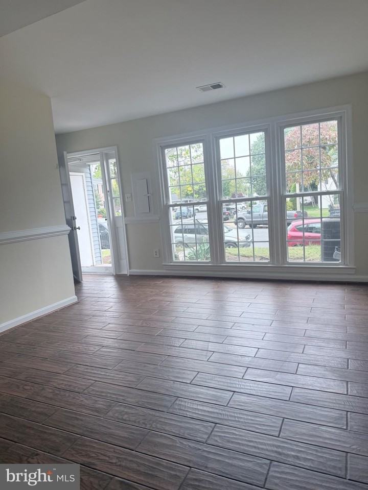 10423 Copeland Dr - Photo 4 of 26
