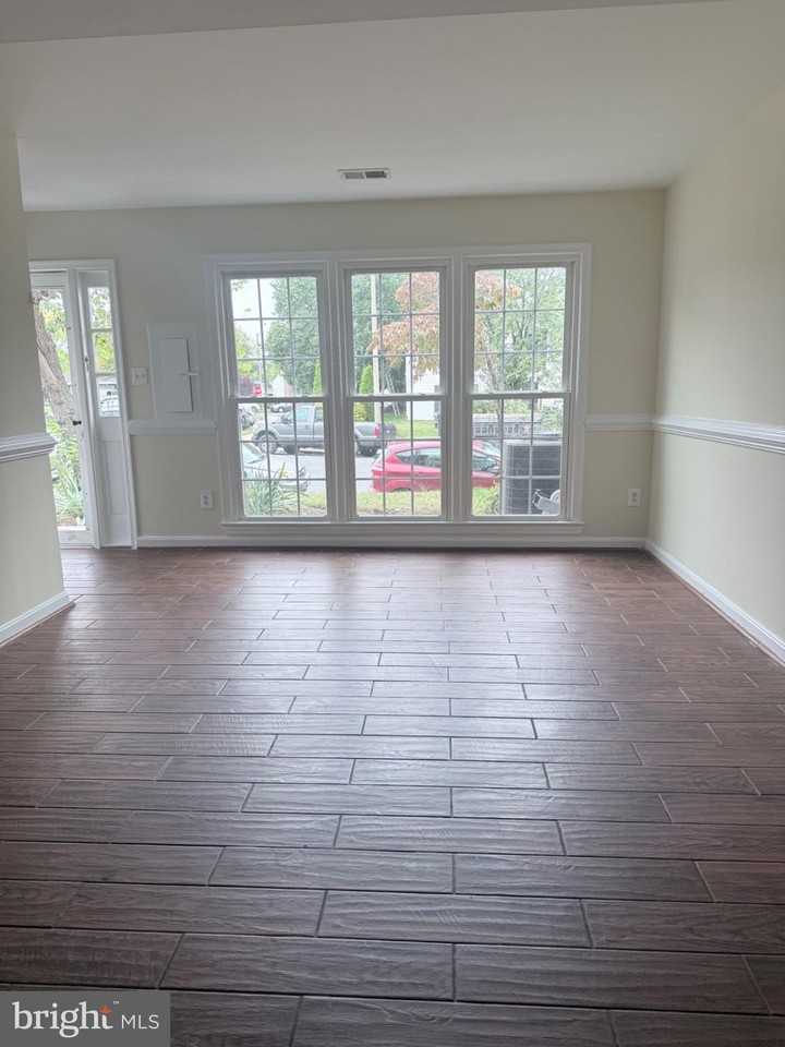 10423 Copeland Dr - Photo 5 of 26