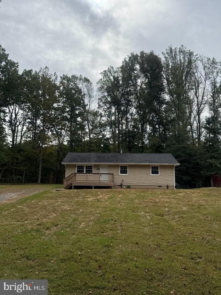 7013 Trails End Rd - Photo 5 of 33