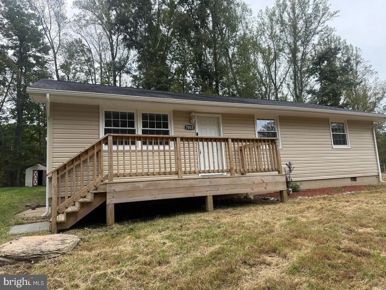 7013 Trails End Rd - Photo 6 of 33
