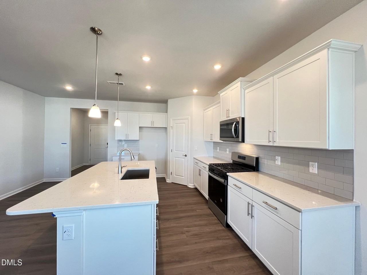 1312 Hollyview Ave - Photo 4 of 15