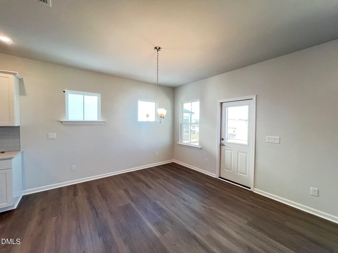 1312 Hollyview Ave - Photo 5 of 15