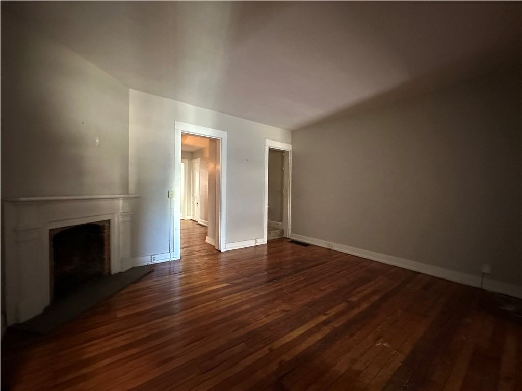 106 Brown St - Photo 4 of 28