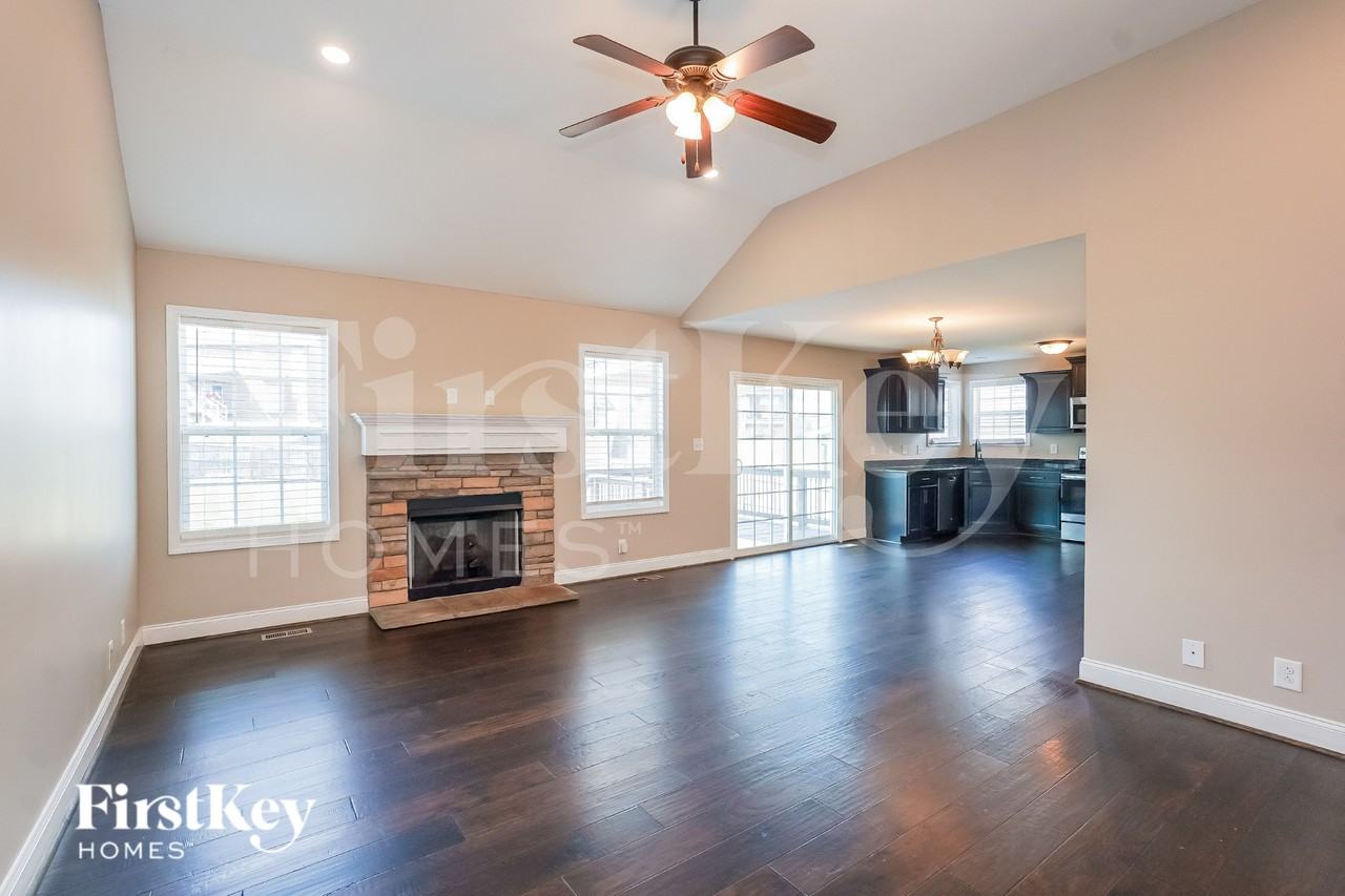 467 Mirren Cir - Photo 3 of 19