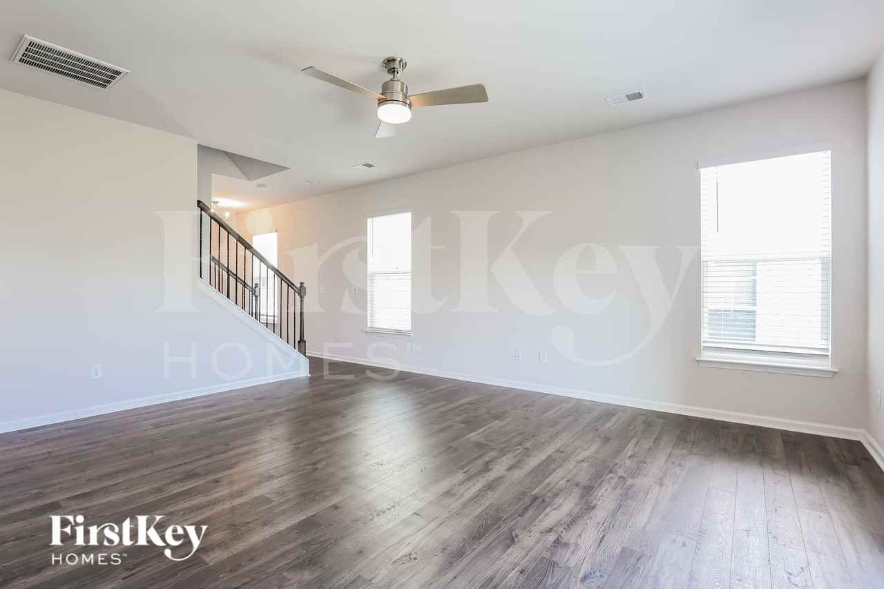 610 Goldburn Way - Photo 4 of 16