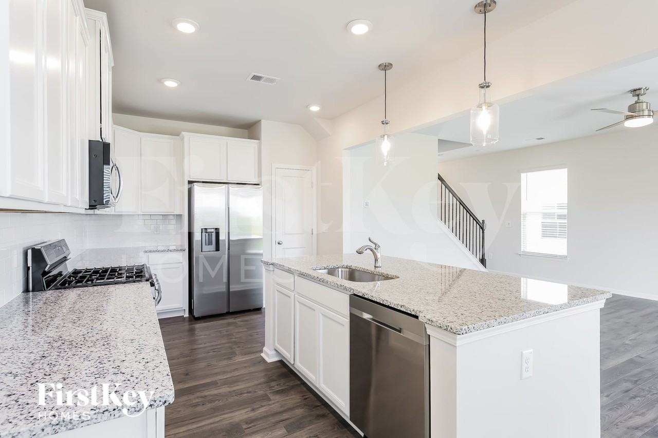 610 Goldburn Way - Photo 7 of 16
