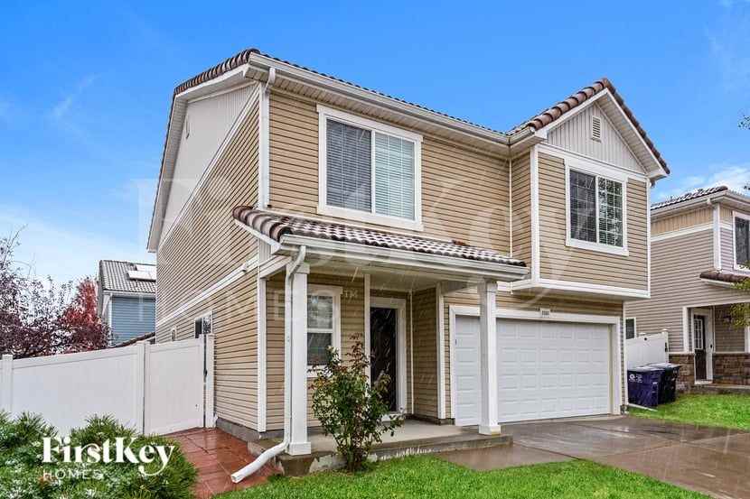 5563 Halifax St - Photo 2 of 15