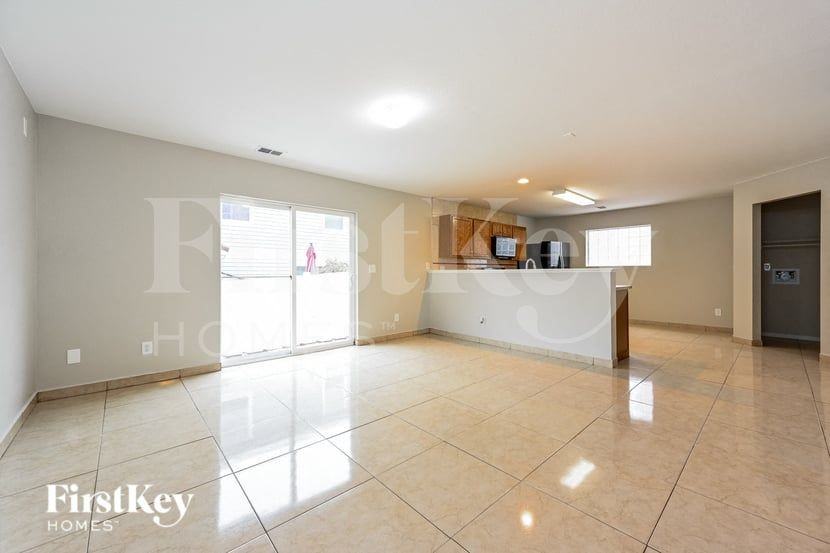 5563 Halifax St - Photo 6 of 15