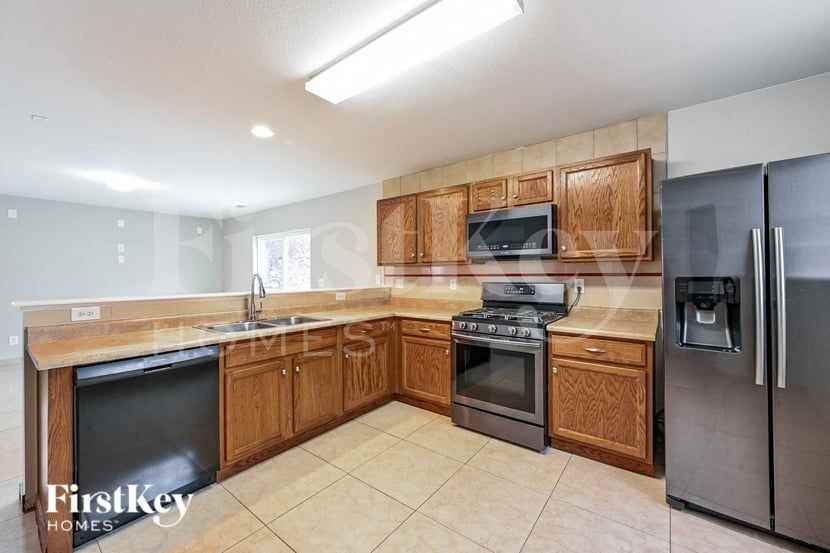 5563 Halifax St - Photo 7 of 15