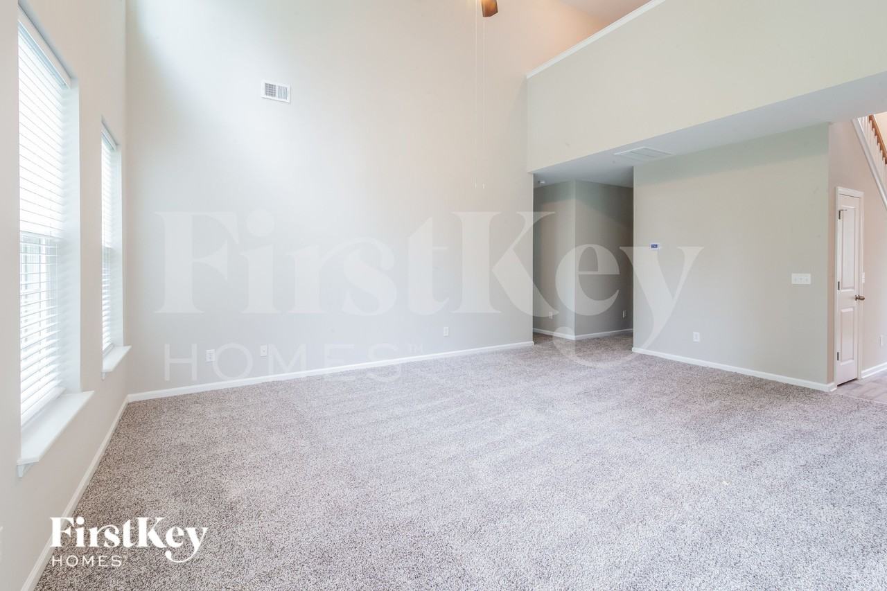 259 Pemberly Blvd - Photo 4 of 15