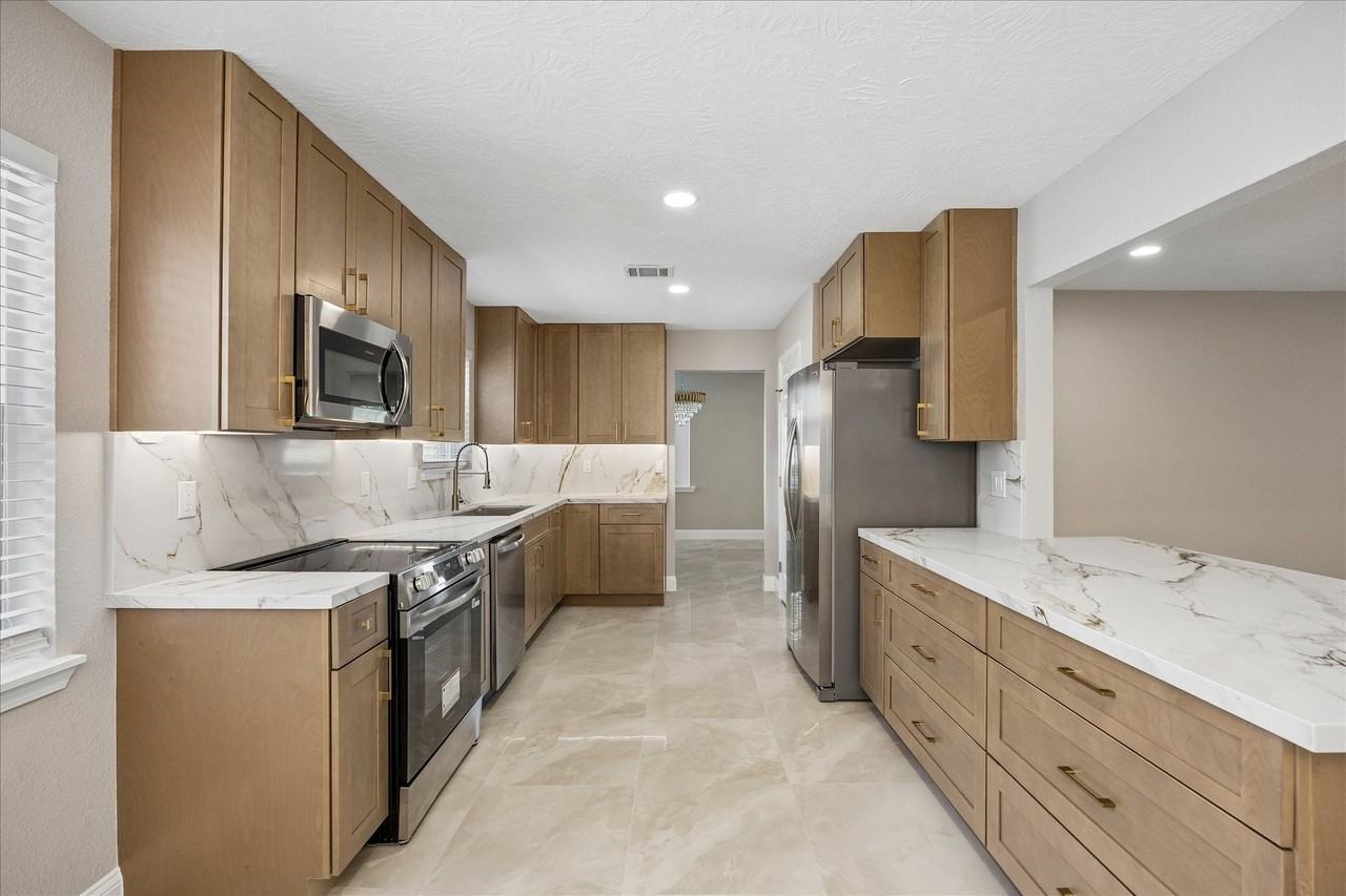 1802 San Sebastian Ln - Photo 2 of 25