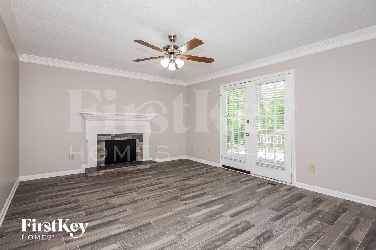 10726 Roxbury Ct - Photo 4 of 15