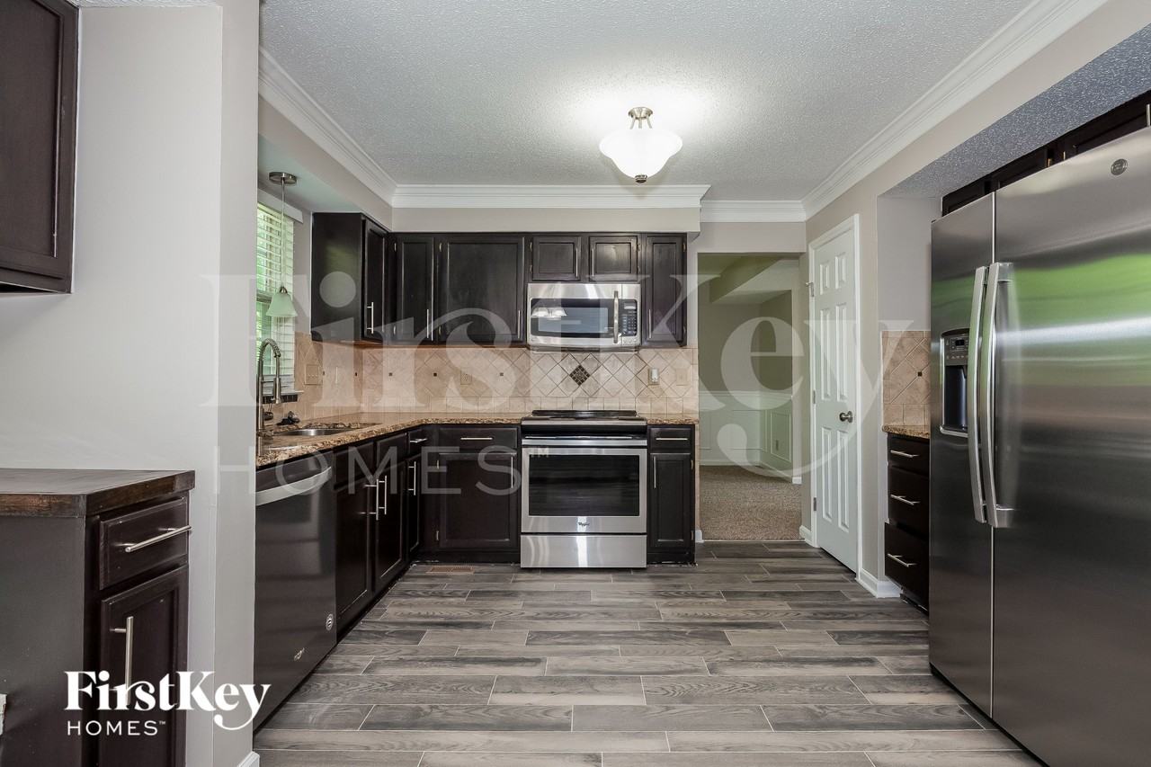 10726 Roxbury Ct - Photo 7 of 15