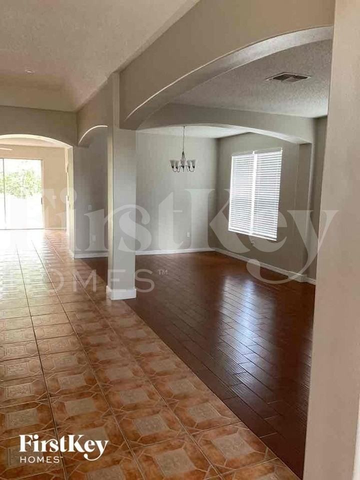 3157 Fairfield Dr - Photo 2 of 14
