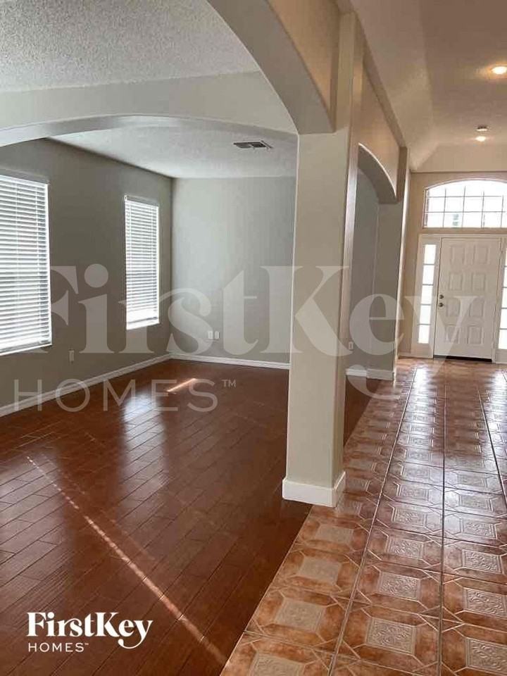 3157 Fairfield Dr - Photo 3 of 14