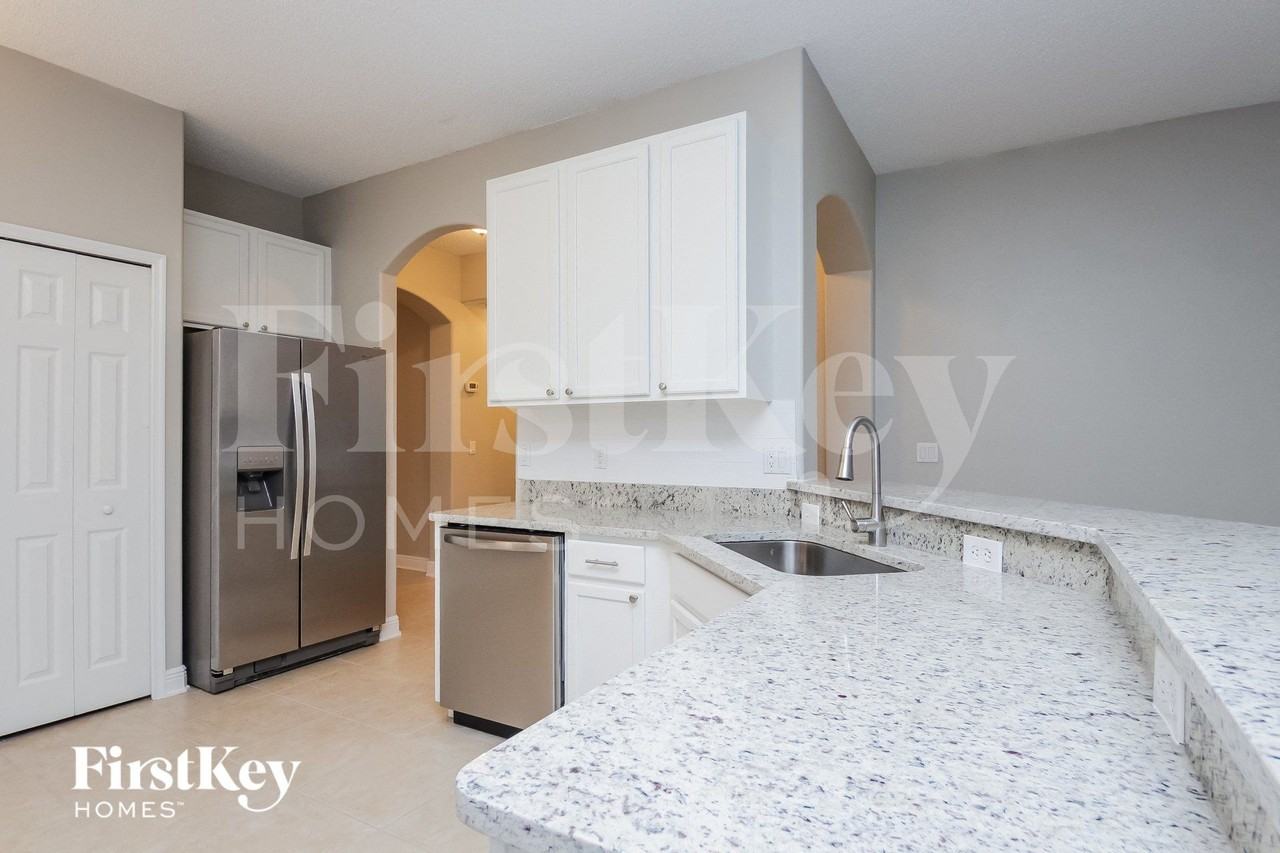 2643 Rainbow Springs Ln - Photo 4 of 16