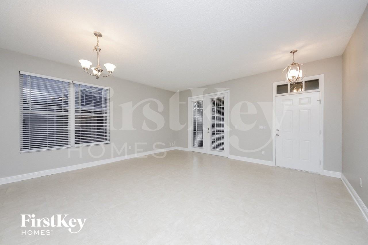 2643 Rainbow Springs Ln - Photo 5 of 16