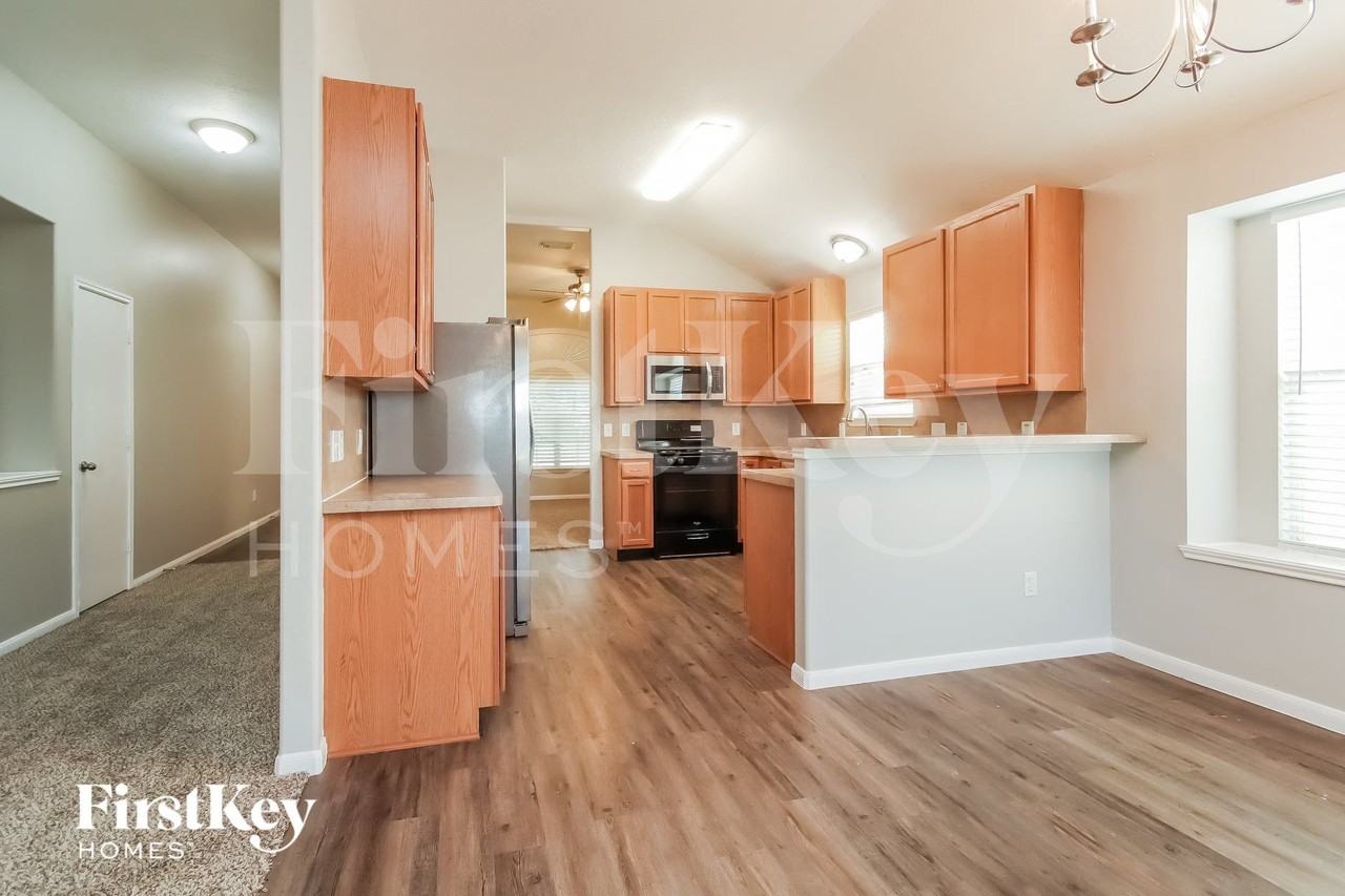 8814 Sombrero St - Photo 5 of 16