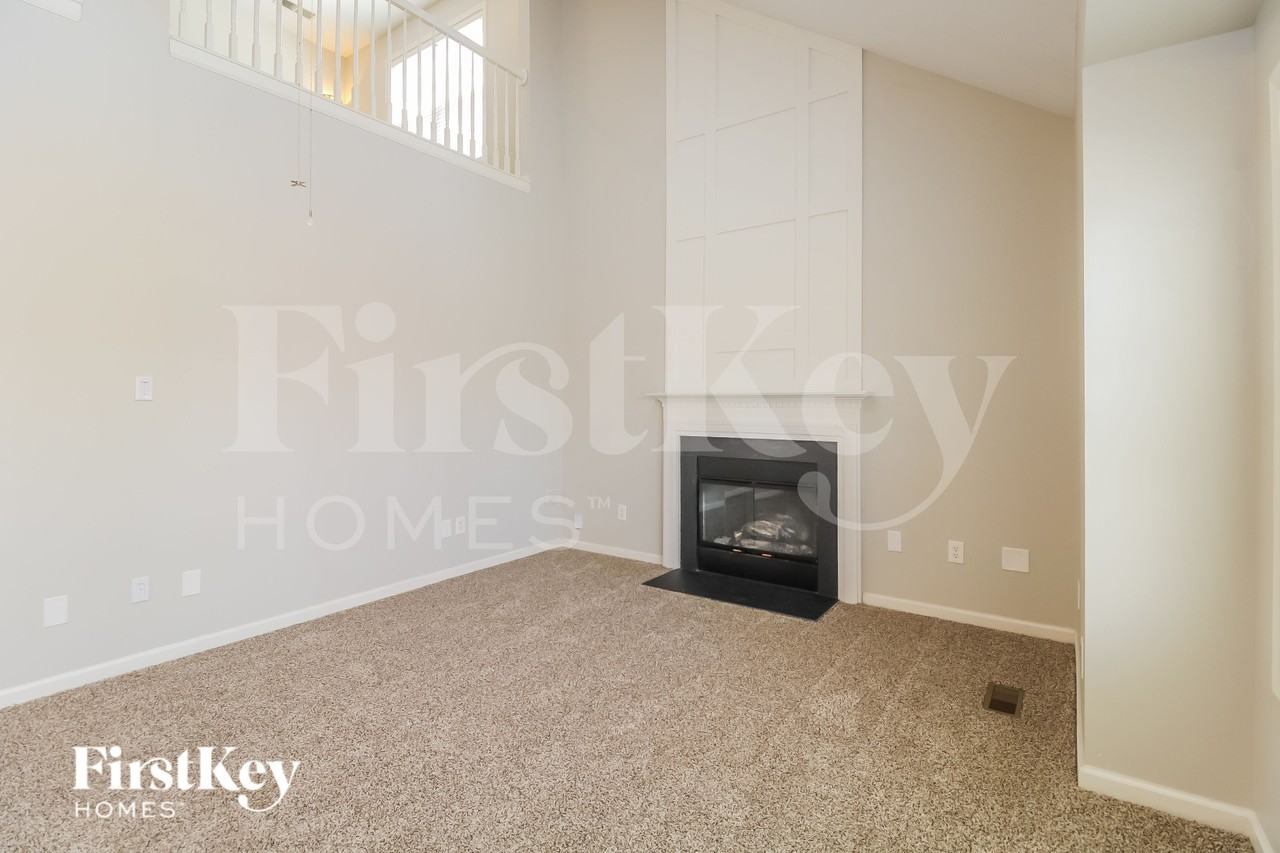 2807 Grasmere Dr - Photo 2 of 15