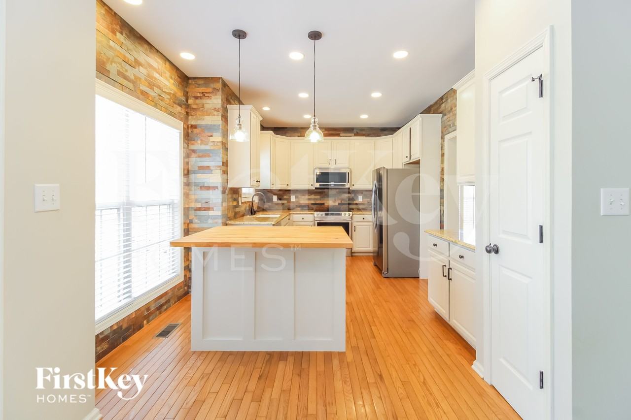 2807 Grasmere Dr - Photo 6 of 15
