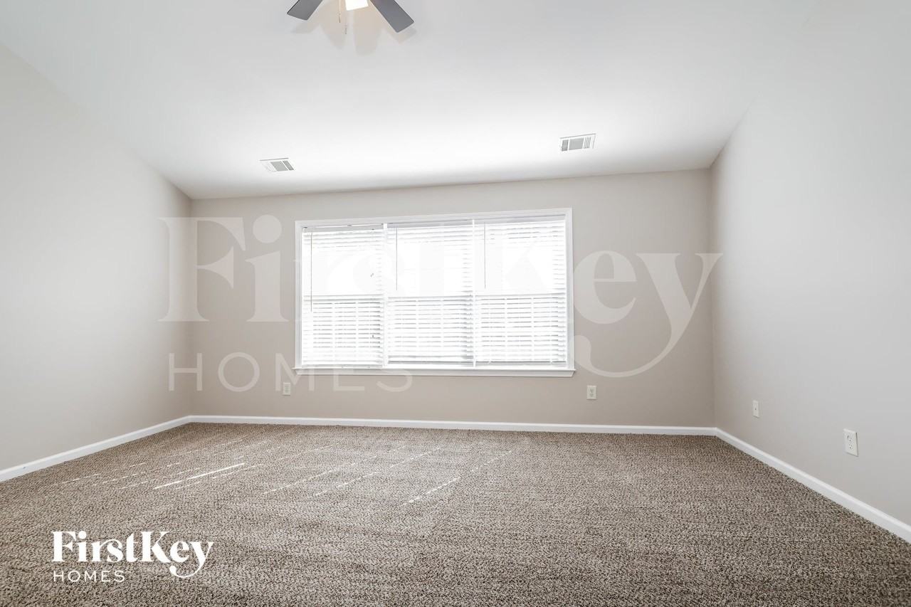 1010 Great Oaks Dr - Photo 6 of 14