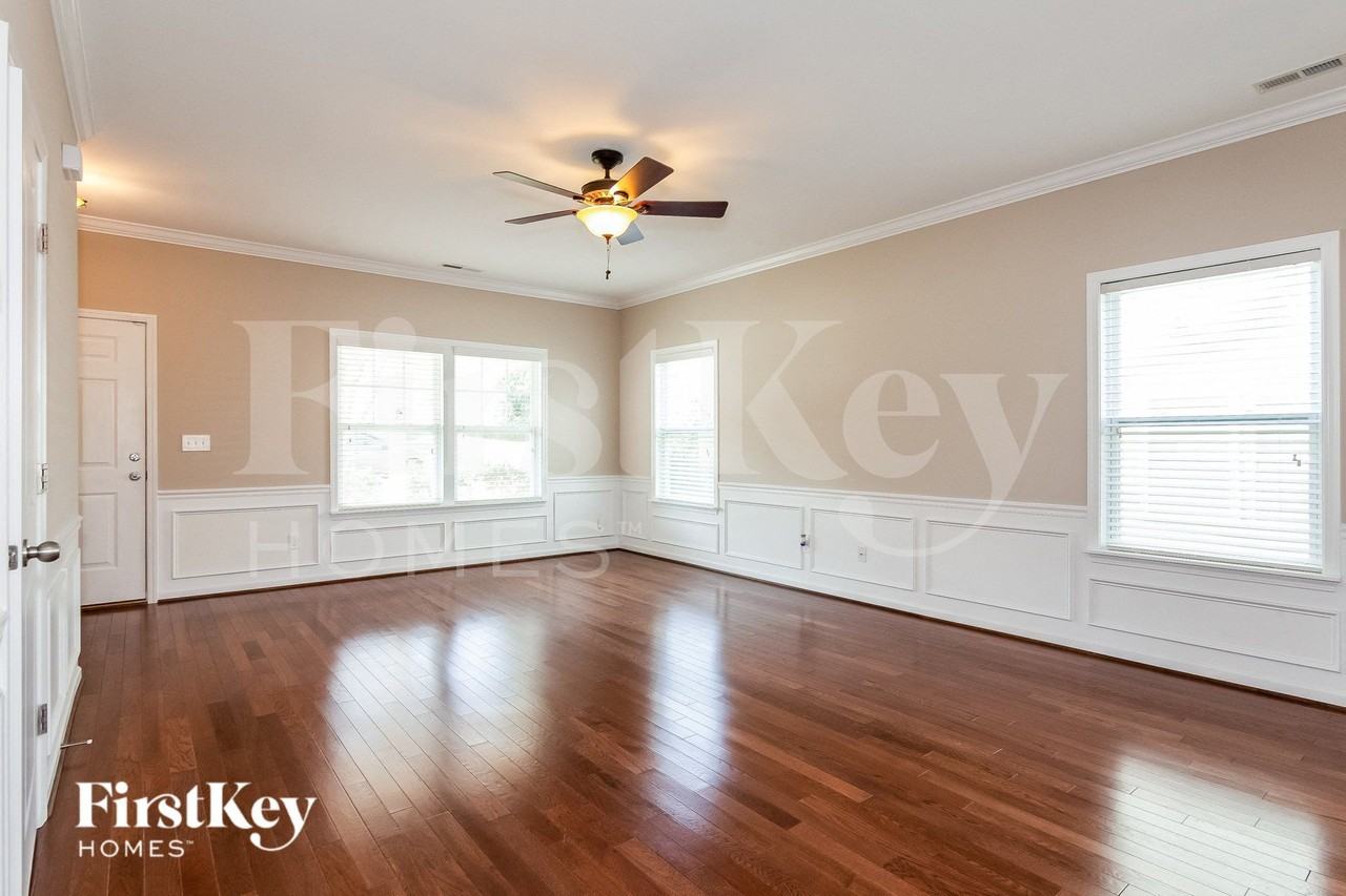 129 Collenton Ln - Photo 3 of 15