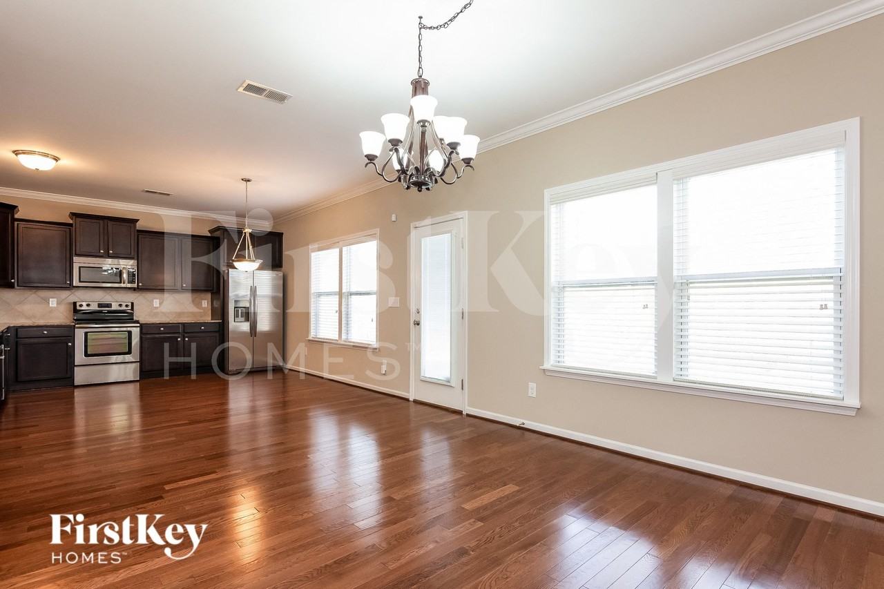 129 Collenton Ln - Photo 5 of 15