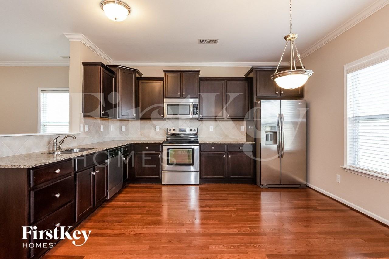 129 Collenton Ln - Photo 6 of 15