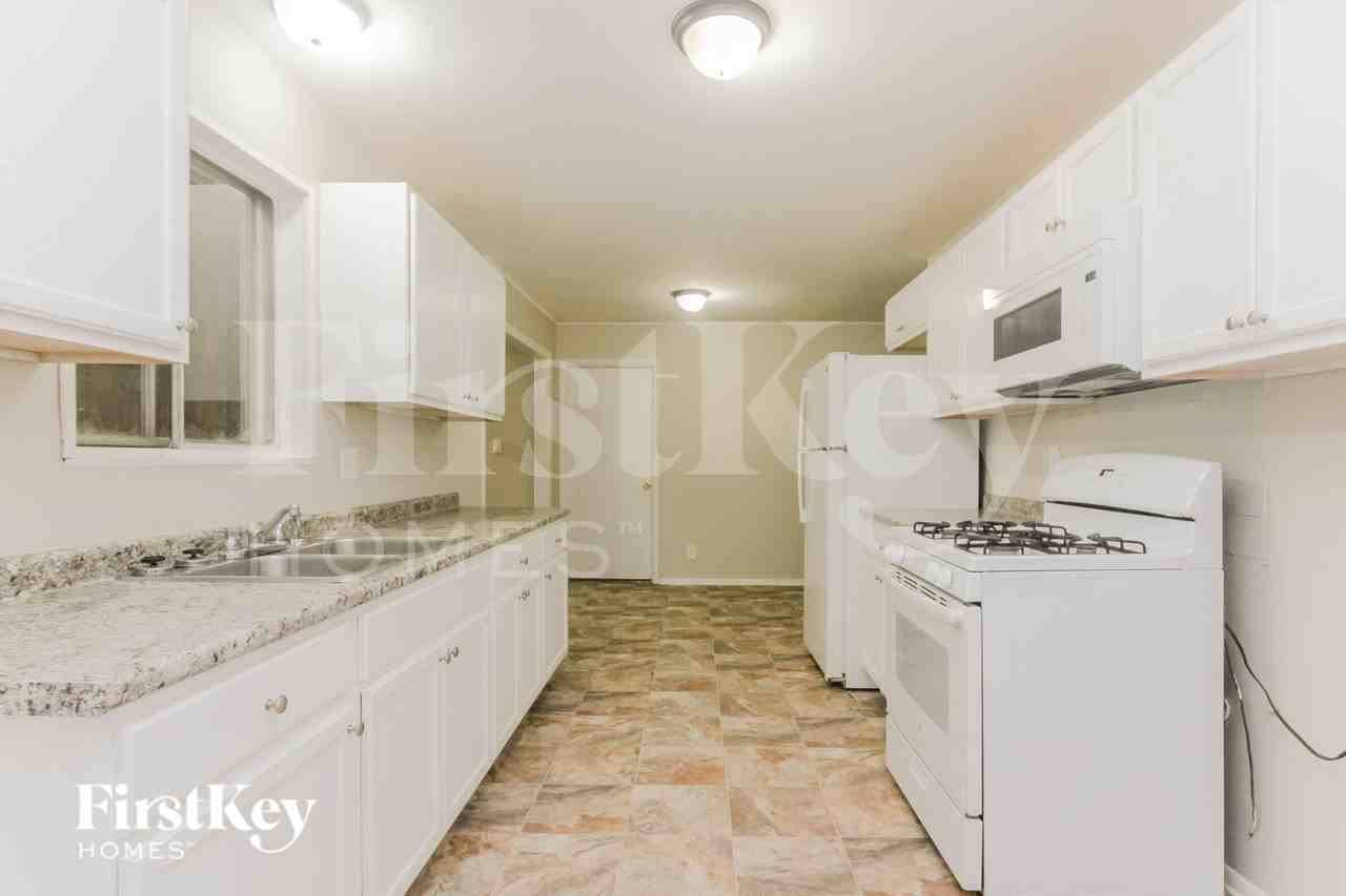 6902 Echo Ln - Photo 4 of 16