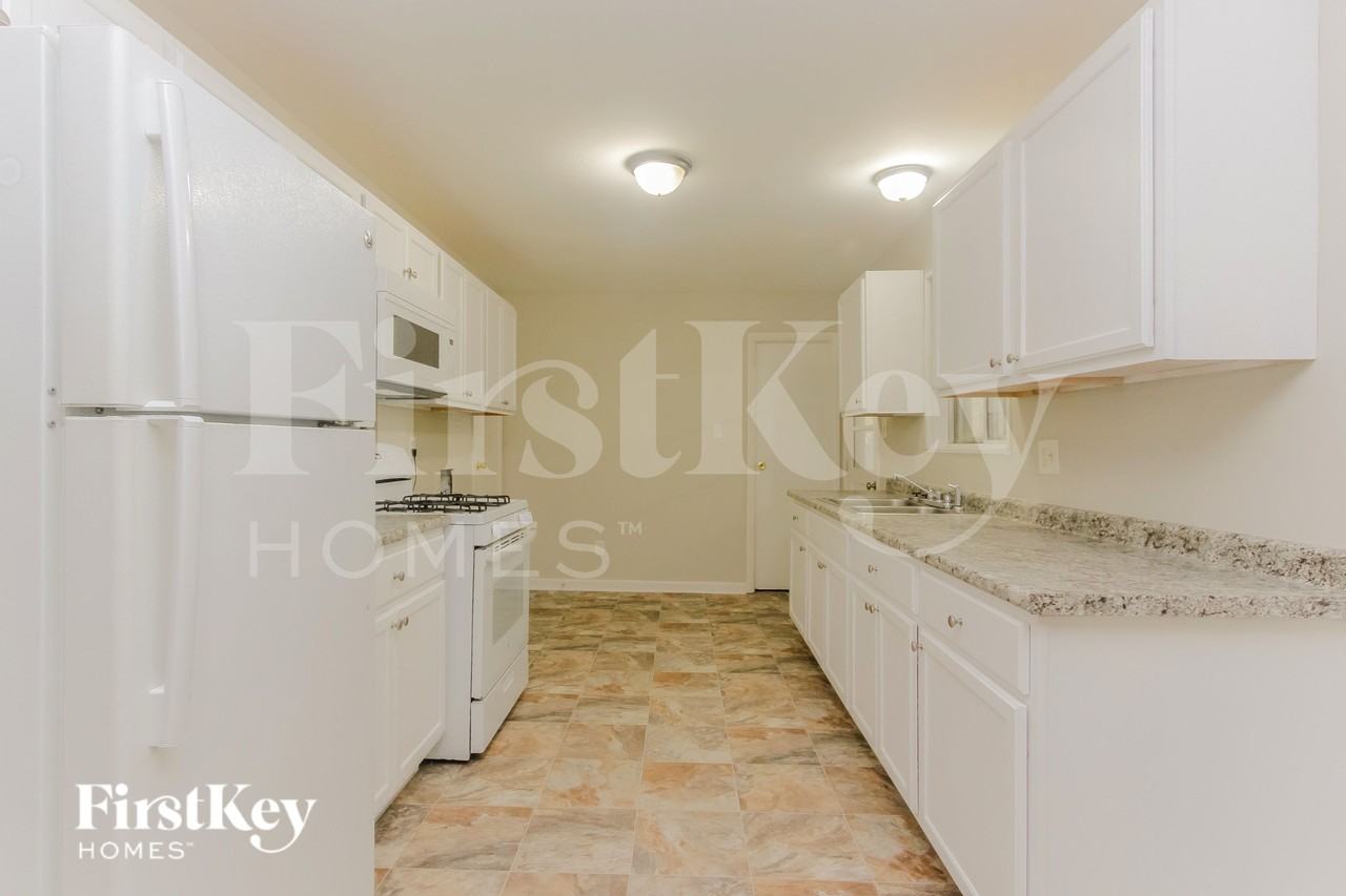 6902 Echo Ln - Photo 5 of 16