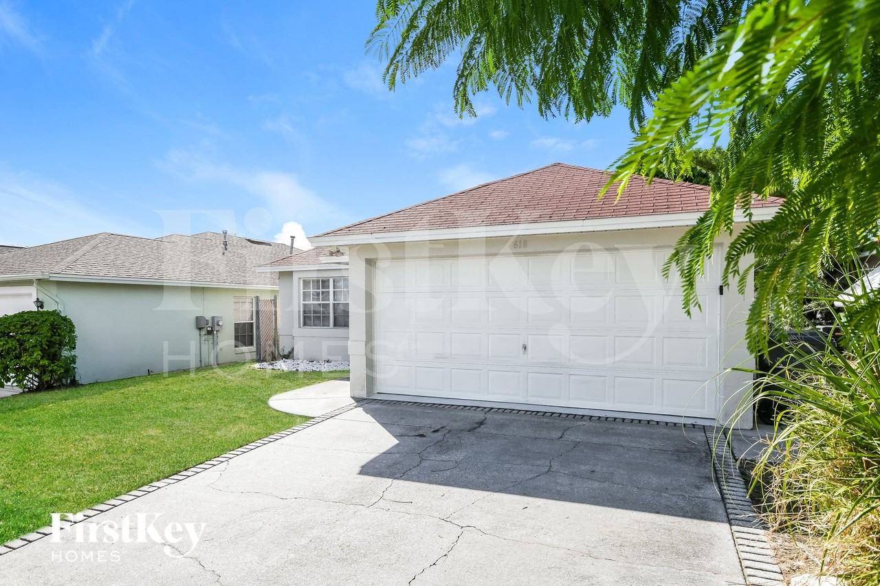 618 Crystals Blvd - Photo 2 of 16