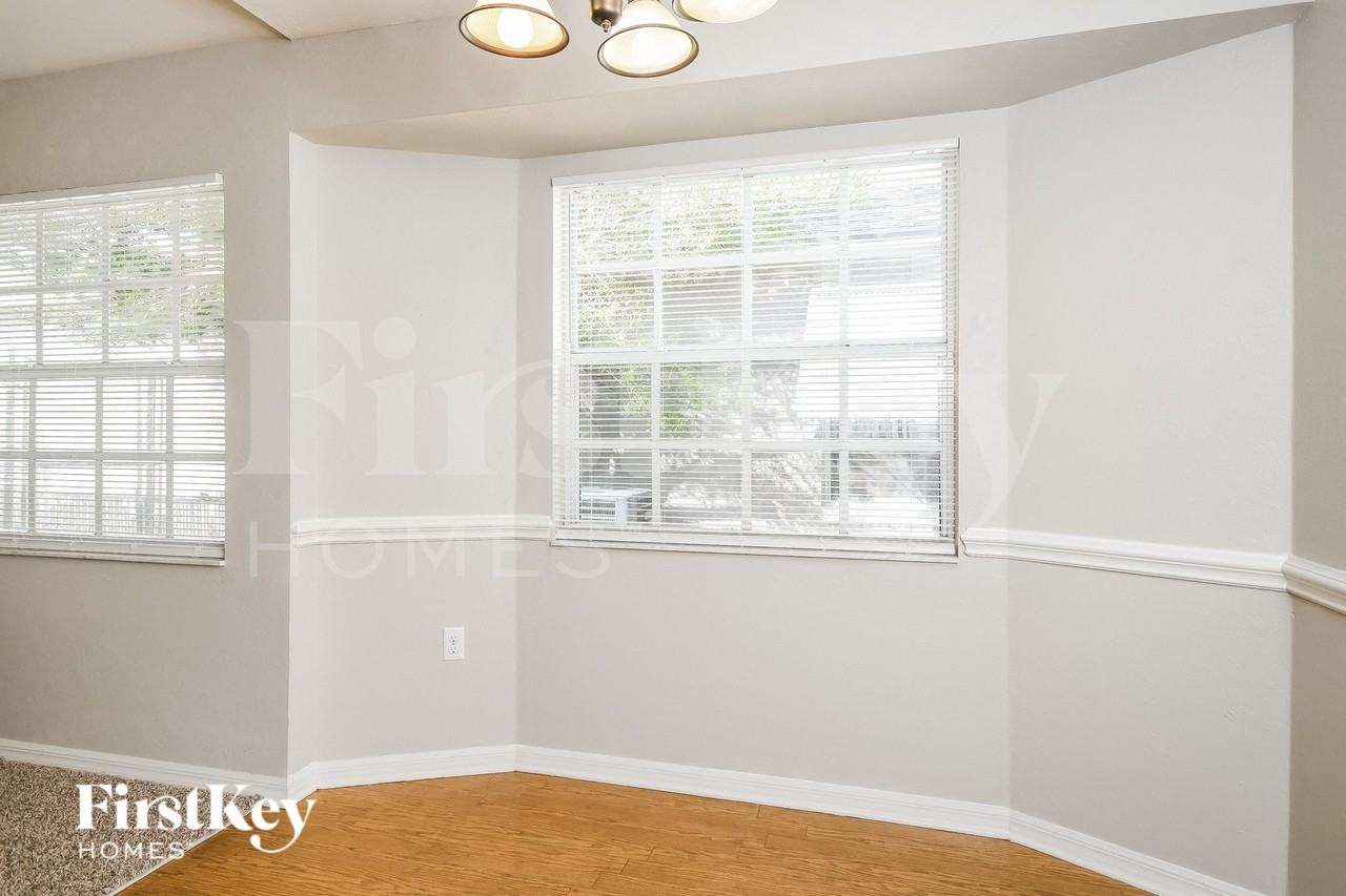 618 Crystals Blvd - Photo 5 of 16