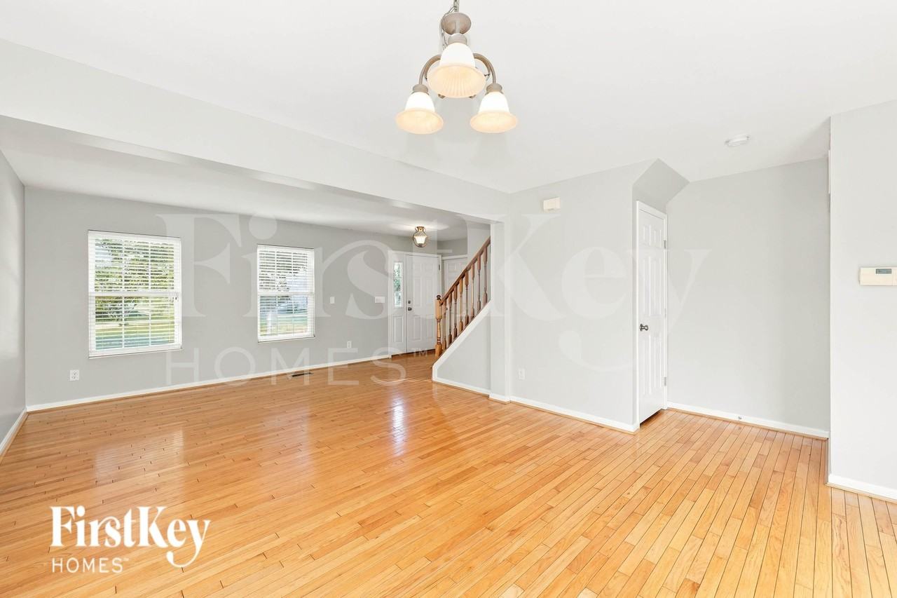 6176 Fox Run Ln - Photo 3 of 16