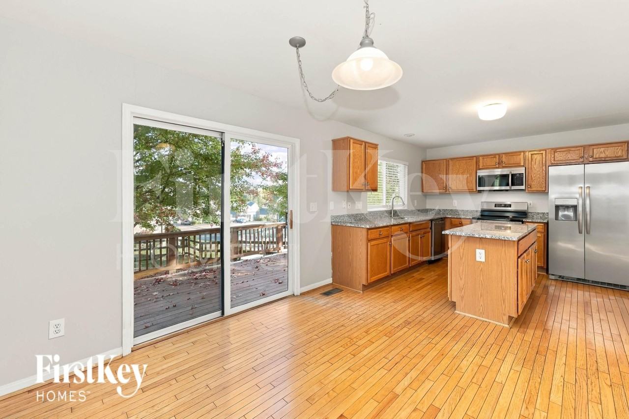 6176 Fox Run Ln - Photo 4 of 16