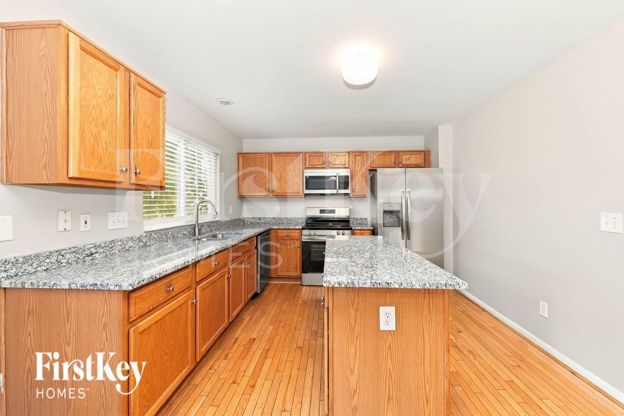 6176 Fox Run Ln - Photo 5 of 16