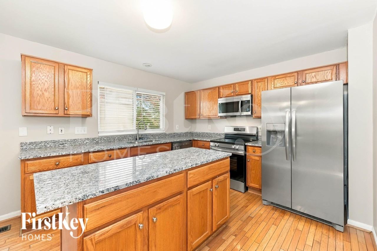 6176 Fox Run Ln - Photo 6 of 16