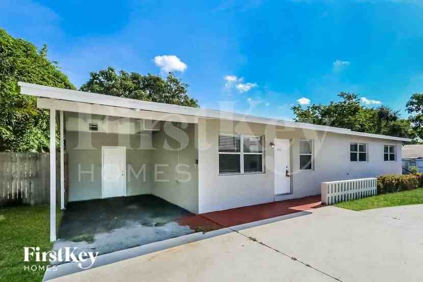 405 E Gateway Blvd - Photo 2 of 16