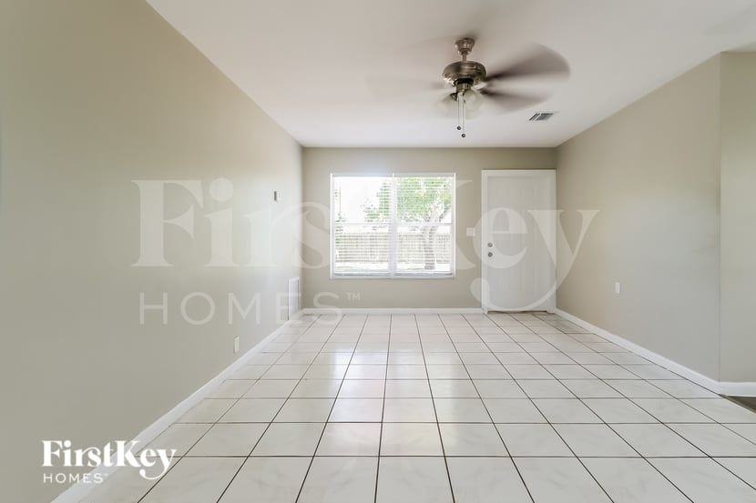 405 E Gateway Blvd - Photo 5 of 16