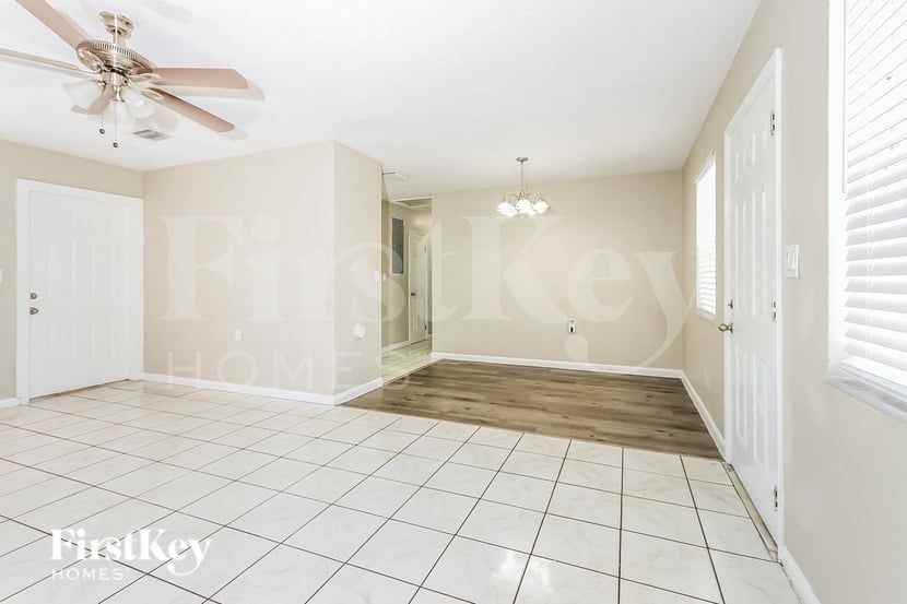 405 E Gateway Blvd - Photo 6 of 16